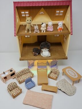 Vintage/Modern CALICO CRITTERS Red Roof Cozy Cottage & 7 Figure Bundle